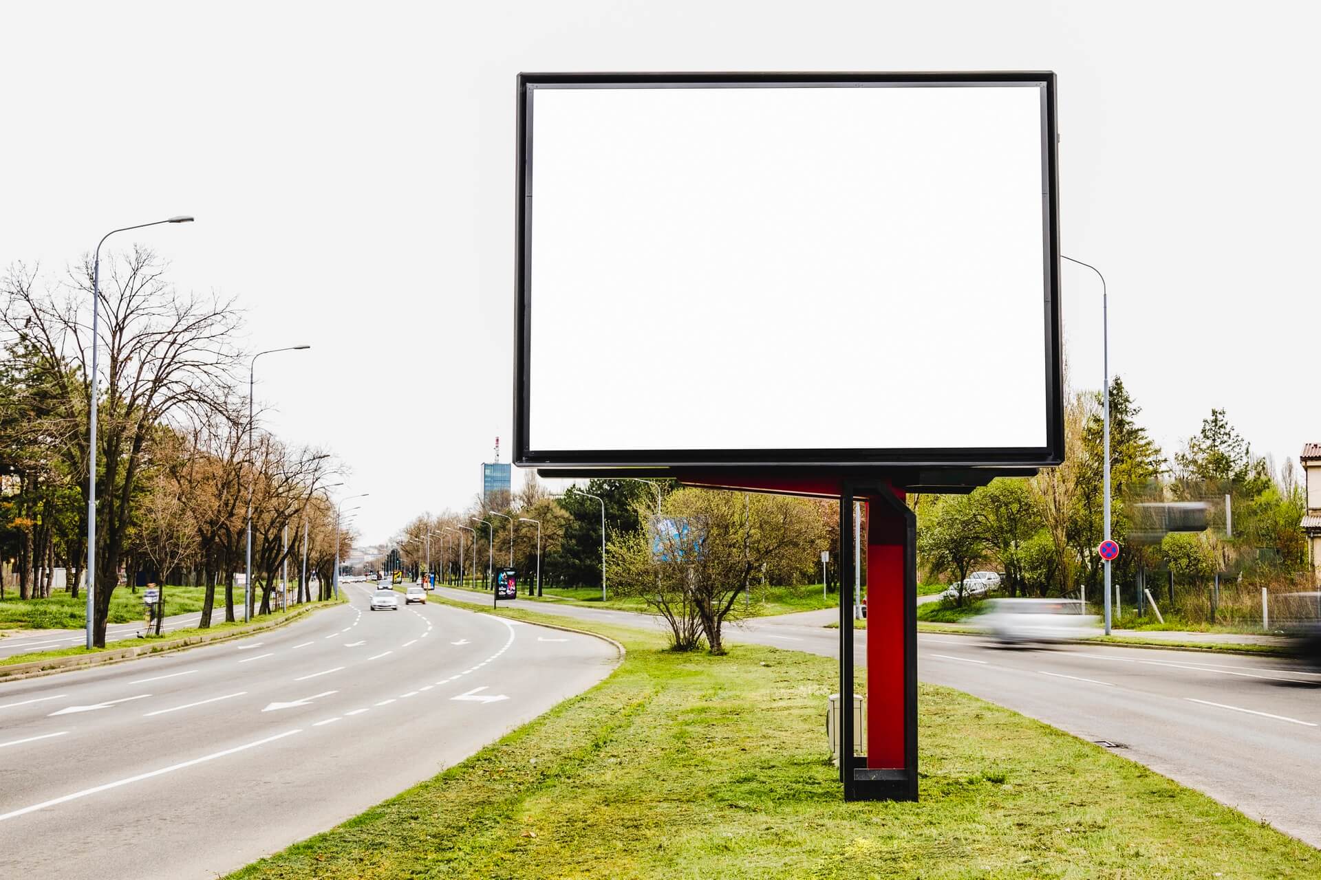 لوحات الشوارع: كيف تصبح اللوحات الإعلانية LED وسيلة للتعبير الإبداعي الحضري؟