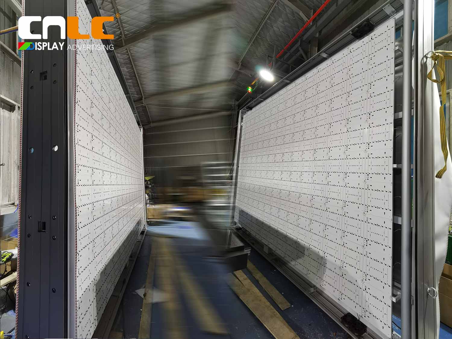 CNLC dynamic light box housing assembly and sealing