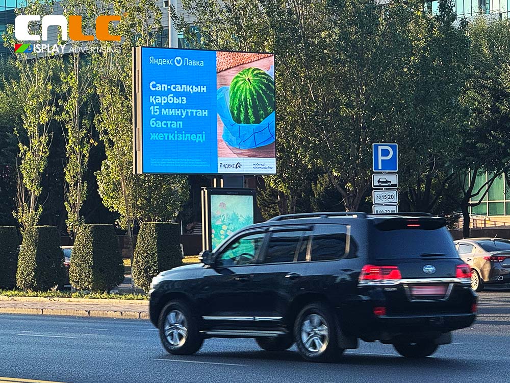 Aluminum structure outdoor LED billboard ensuring durability and reliable operation