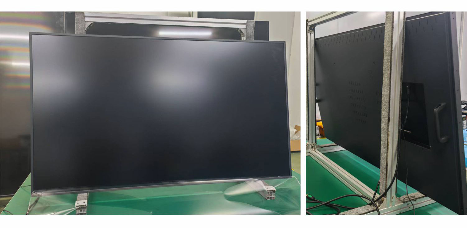 High brightness 700 nits LCD panel used in indoor digital signage for airport environments with strong ambient light